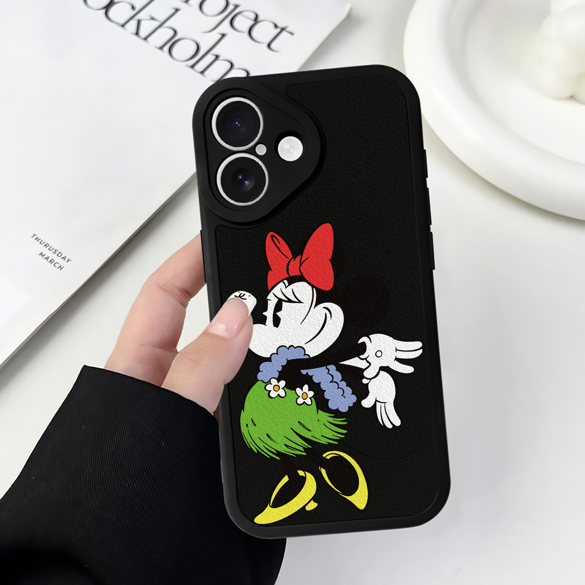（画像用） ミッキーマウス Mickey Mouse 【iPhone 16シリーズ対応】シリコンスマホケース（レザー調） 材質：シリコン